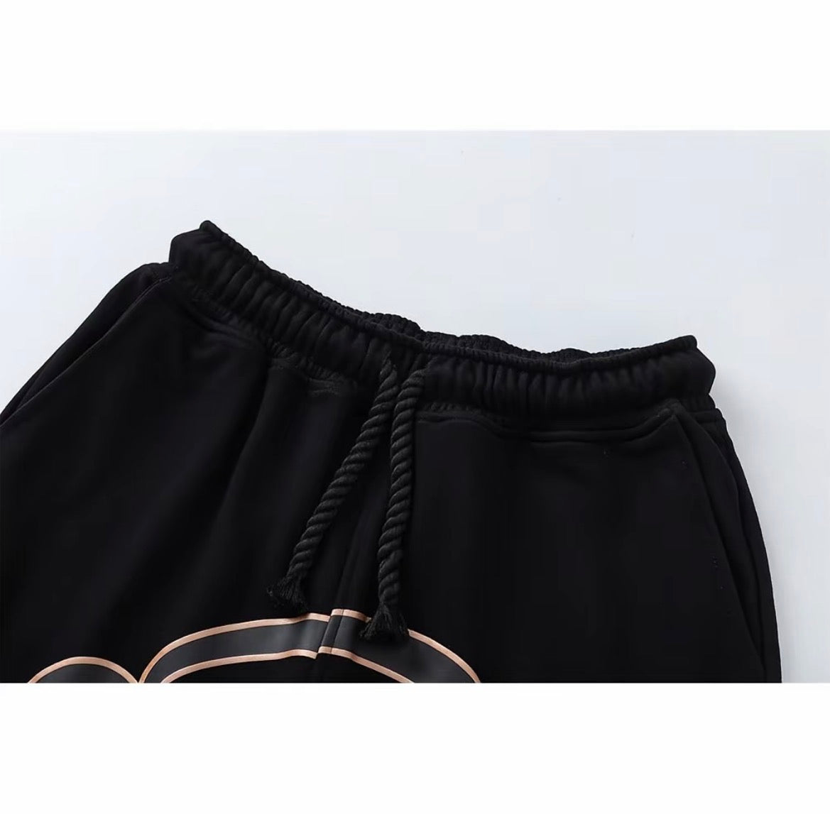 Syna Oversize Tag Shorts – Black - Central cee