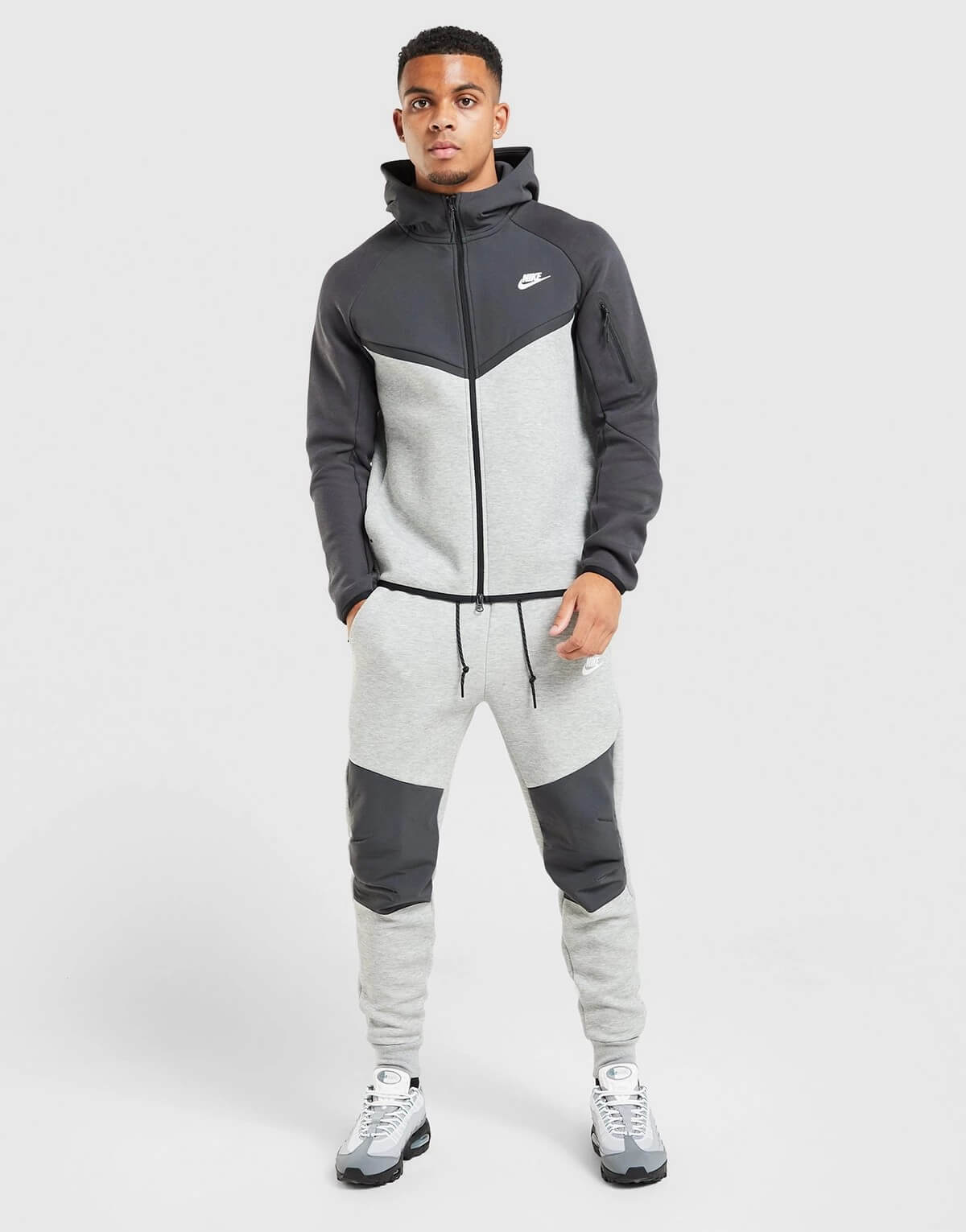 Pantalón Nike Tech Flecee Gris oscuro