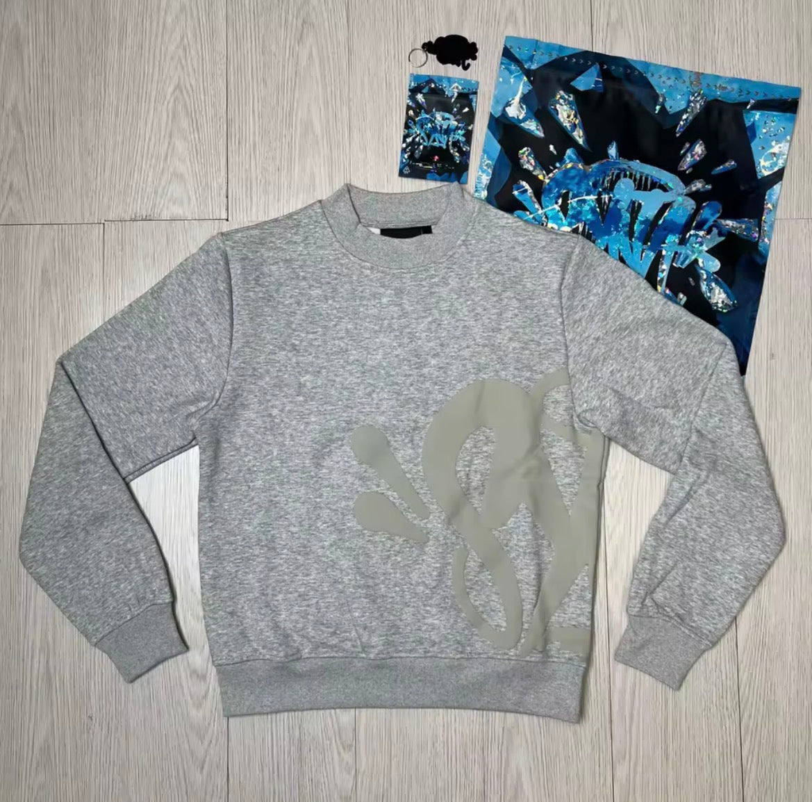 Syna Core Hoodie – Gris Minimal